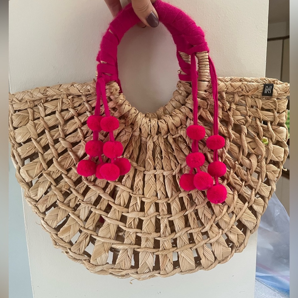 Gorgeous and fun beach resort bag 🏖️